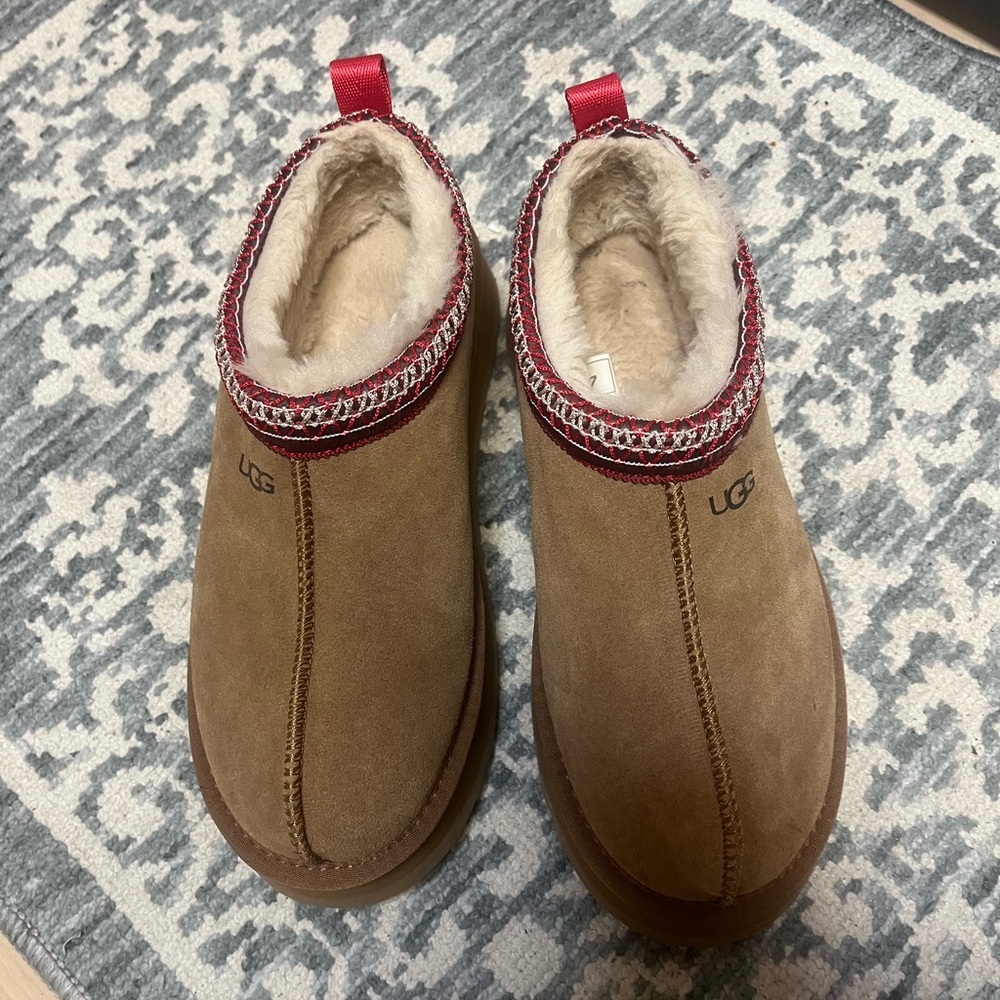 UGG TAZZ SPLIPPERS WOMENS SIZE 9 EUC